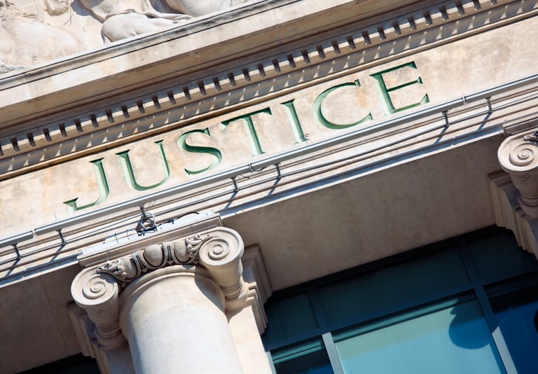Bâtiment de justice symbolisant la résolution de litiges