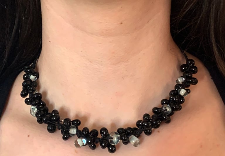 Collier noir profond 90 perles fines en verre de Murano