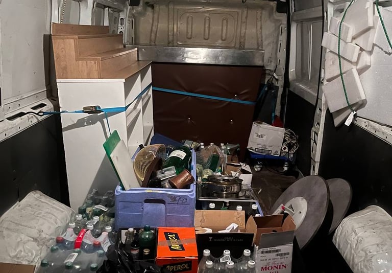 Vypratávanie priestorov – nábytok a predmety pripravené na odvoz