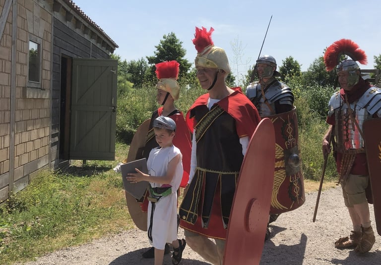 Romeinse reenactors tijdens de optocht door bodegraven