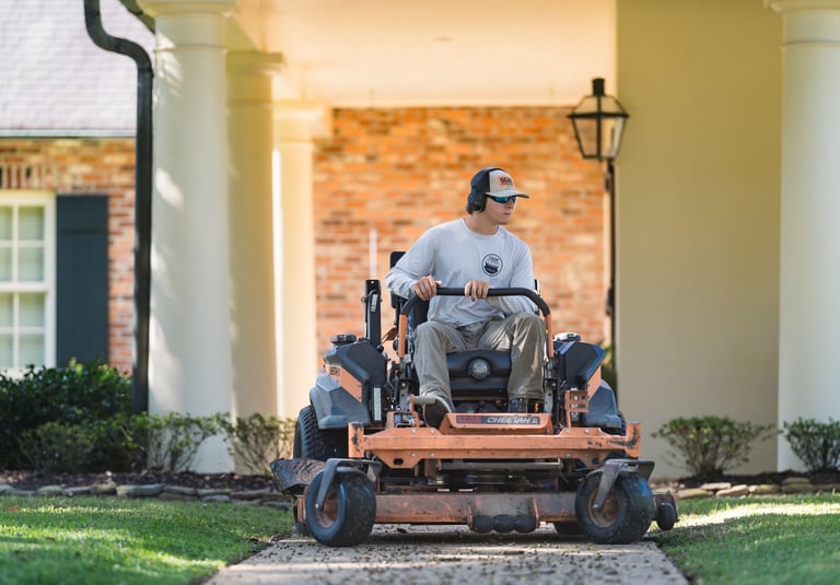 lawn care service Baton Rouge