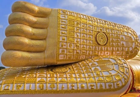 pied de bouddha doré