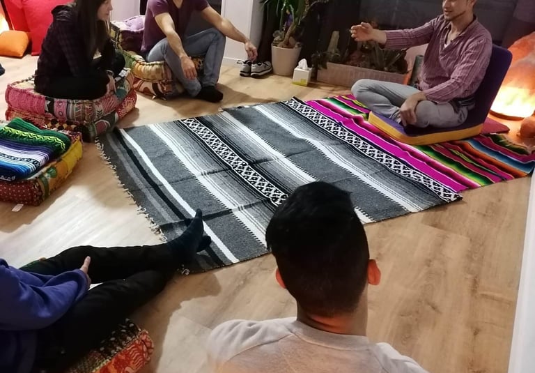 Grupo en taller de meditación y autodescubrimiento - Espacio SitaRam Alcobendas Madrid