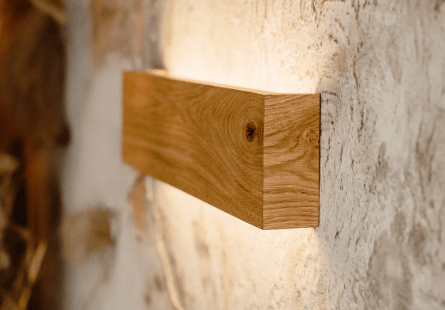 applique muro biemissione led legno soggiorno