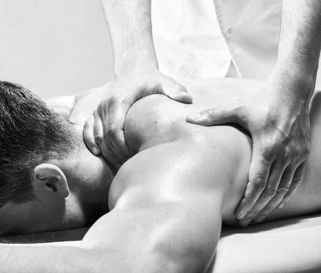 relaxing Wollongong massage with a man having his shoulders rubbed