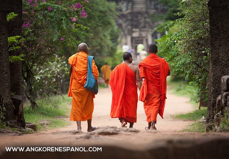 Monjes budistas en Angkor