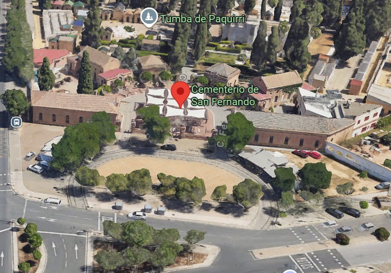 Entrada del Cementerio de Sevilla con la rotonda vacía