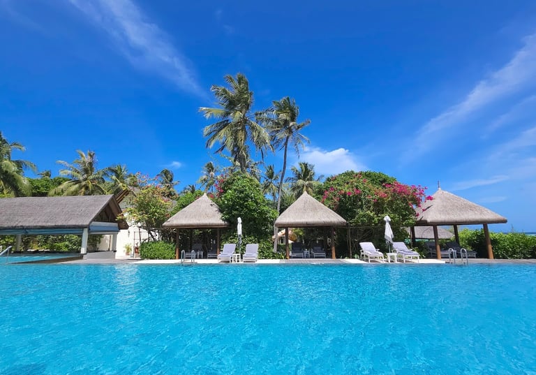 Four Seasons Landaa Giraavaru Maldives pool