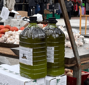 Oli d'oliva en un mercat