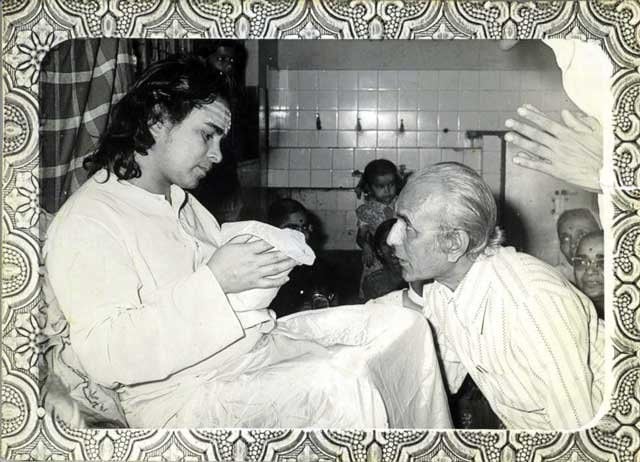 Shri Babaji con un discepolo