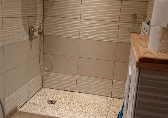 Salle de bains aux normes PMR