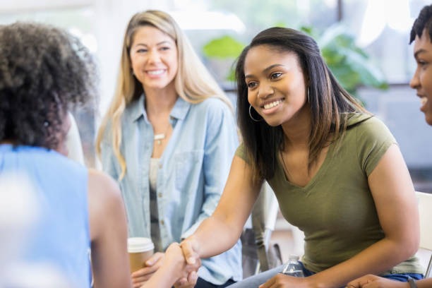 grupo de amigas reunidas 
