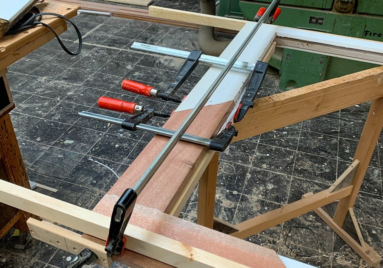 Verleimung eines alten Türrahmens, Tischler Handwerk in Bergisch Gladbach