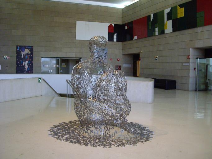 Captivating display of Jaume Plensa's artwork in a gallery setting