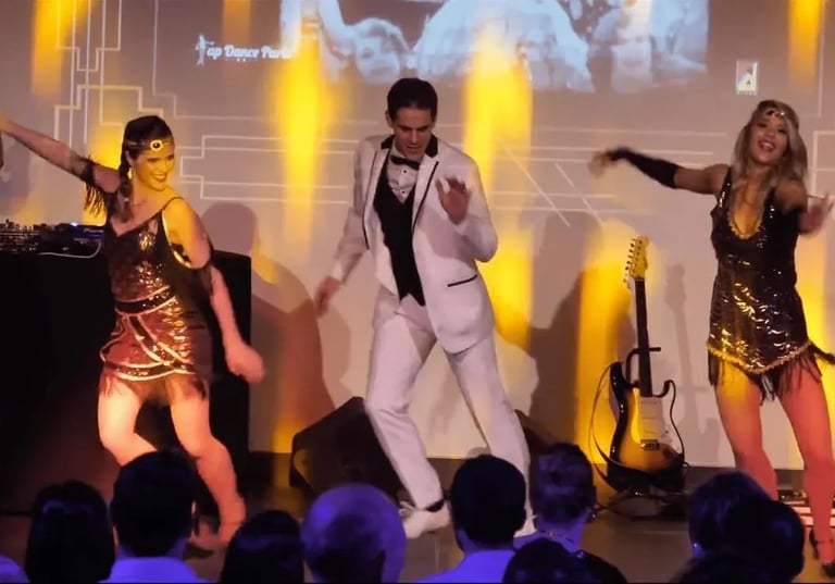 Danseurs de claquettes de Tap Dance Paris en costume Charleston années 20 lors d'un événement privé