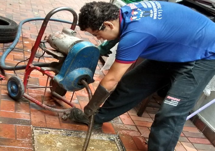 desentupimento de caixa de esgoto