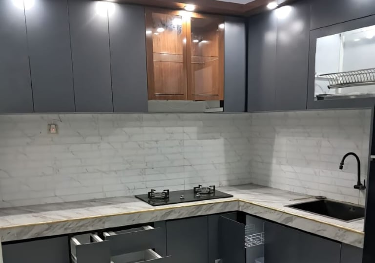 <img src="kitchenset-aluminium.jpg" alt="Kitchen Set Aluminium Tahan Lama dan Elegan - Dzalfa Jaya A