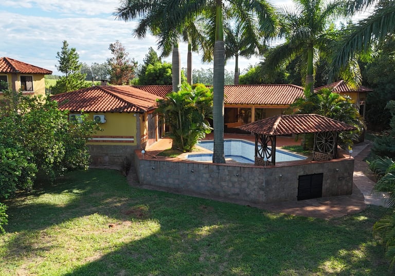 Exklusives Anwesen in Independencia – 4000 m² Grundstück mit Wohnhaus, Pool und Gästeapartment