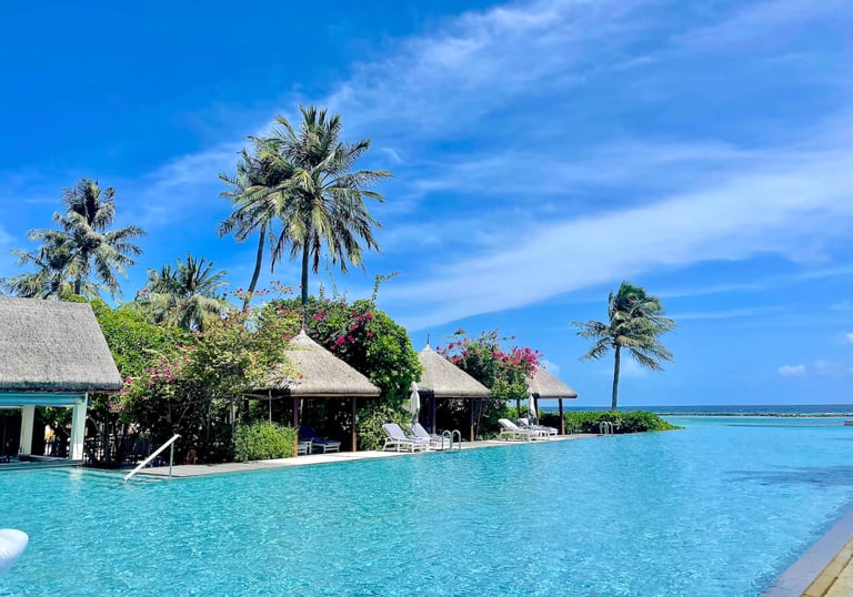 Four Seasons Landaa Giraavaru Maldives pool