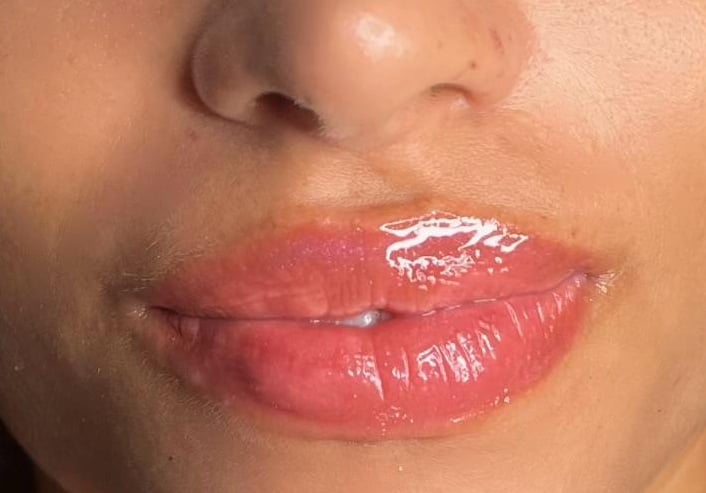 Hidra Gloss proporcionando lábios macios e revitalizados