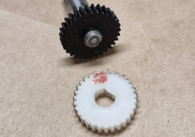 En noir, une roue cranté pour un compteur de vitesse de voiture de collection imprimé en 3D