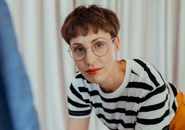 Innenarchitektin vom Green Birds Studio – Partner für nachhaltige Gestaltung und Raumkonzepte.