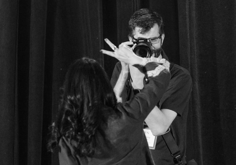 Ben photographing a guest at Phoenix Fan Fusion. Photo courtesy of photosbydafire.com