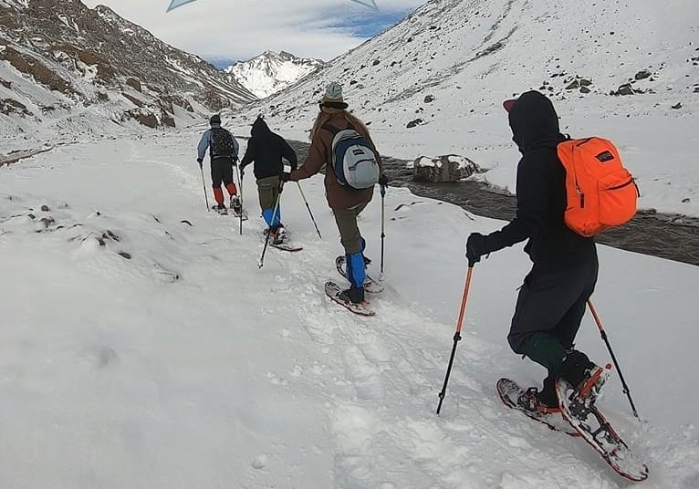 caminata en nieve con raquetas de nieve Cajon del Maipo, Santiago de Chile