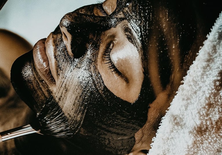 Certified therapist performing hydrafacial at Kandyan Aesthetics