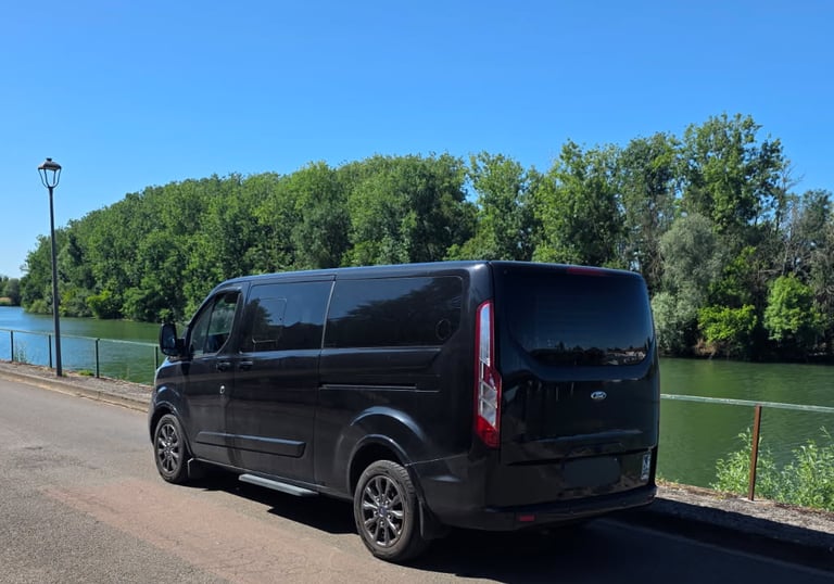 Taxi professionnel prêt pour un départ à Chalon-sur-Saône