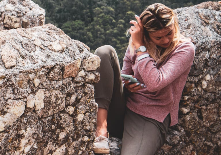 Photo lifestyle d’une femme pour illustrer une campagne Social Media d'une marque.