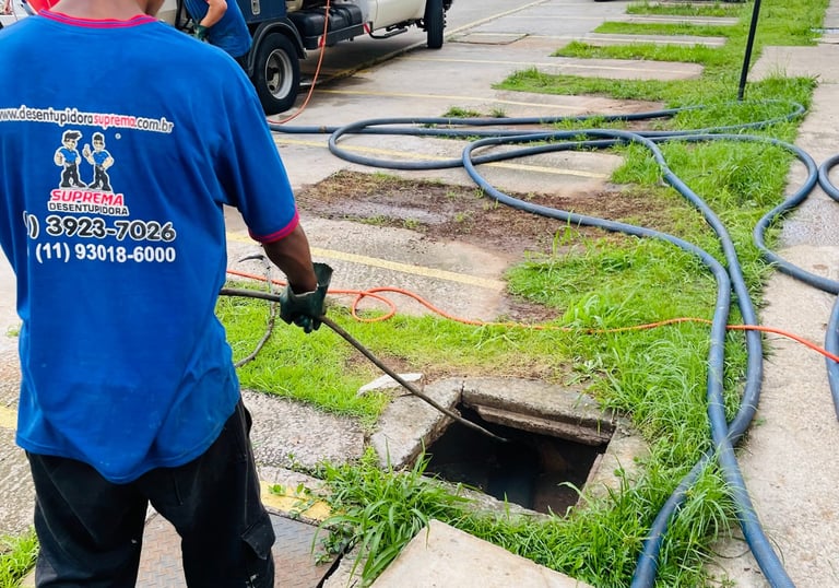 desentupimento de caixa de esgoto