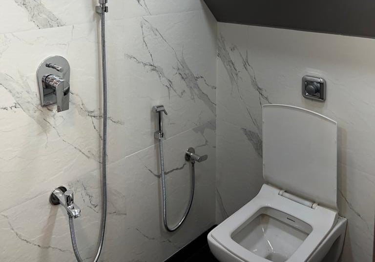 washroom van on rent in delhi