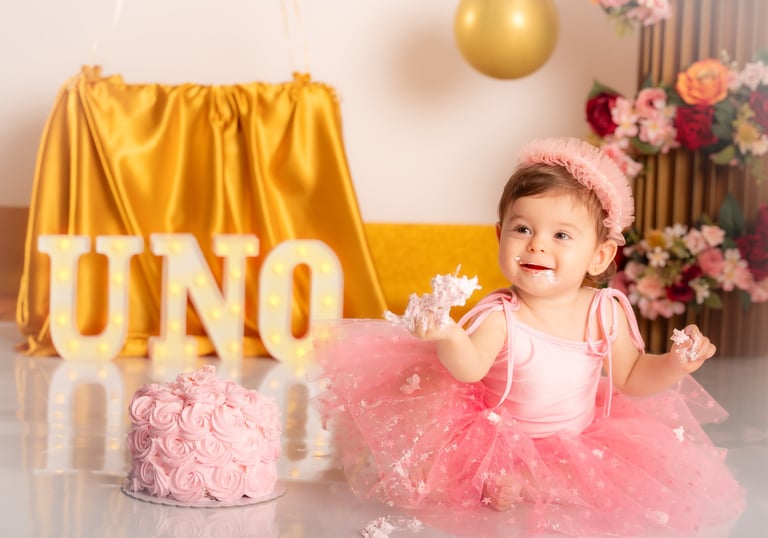 a baby girl in a pink tutututututututututu