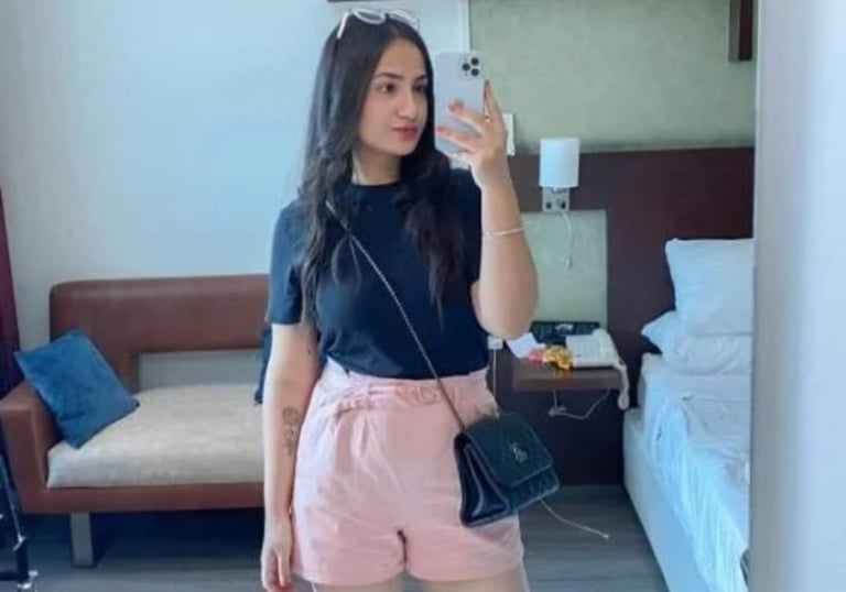 Model Call Girl in Bandra