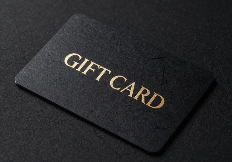 כרטיס מתנה יוקרתי בצבע שחור עם הטבעת זהב על רקע כהה