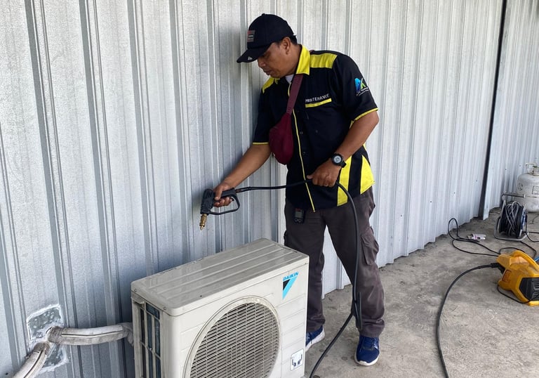 service AC,Chiller,Kulkas,Showcase,mesin cuci,cold storage  di Mataram dan Lombok.