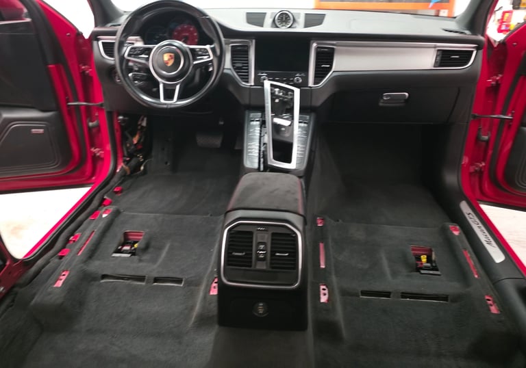 Limpieza profunda y detallado interior profesional de automóvil en D Cars PRO Detailing Guadalajara.