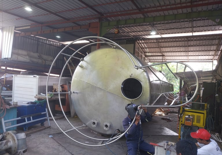 Fabrikasi struktur baja berat kustom untuk kebutuhan pabrik oleh PT. Saka Inti Persada