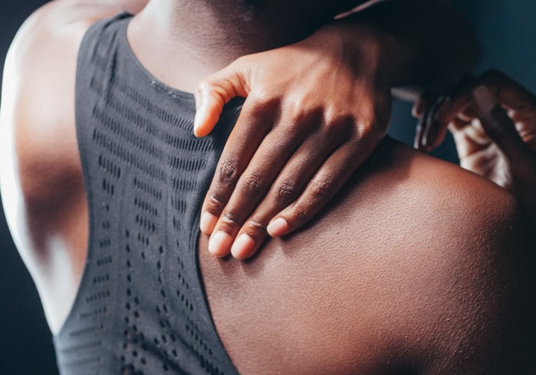 Close‑up of shoulder pain in clinical setting showing pain management treatment and patient car