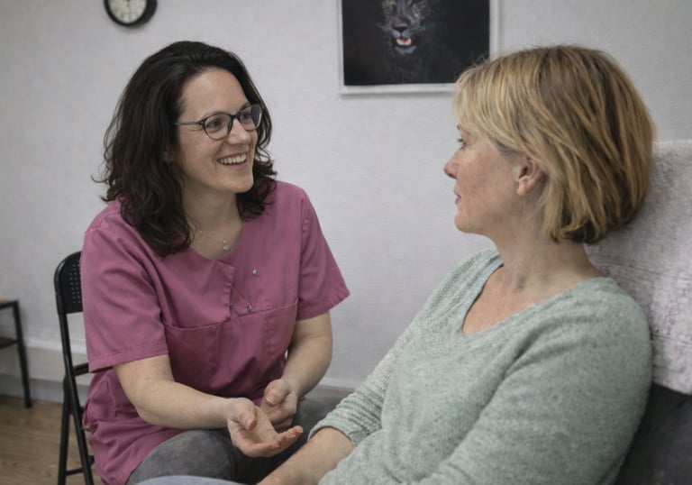 Emmanuelle Lossec Kinésithérapeute explique le déroulement du programme sur le bruxisme