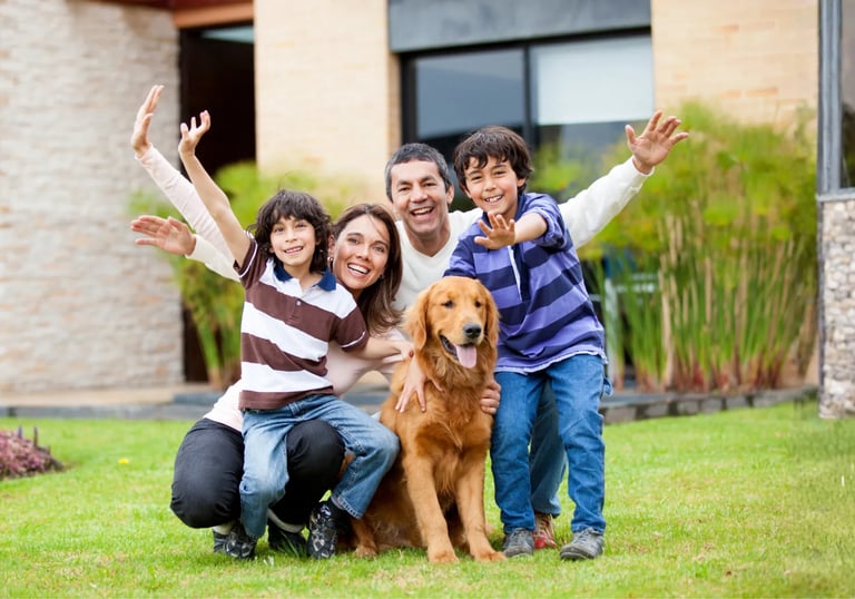 Famille satisfaite du confort procurer par notre service canin de nettoyage.