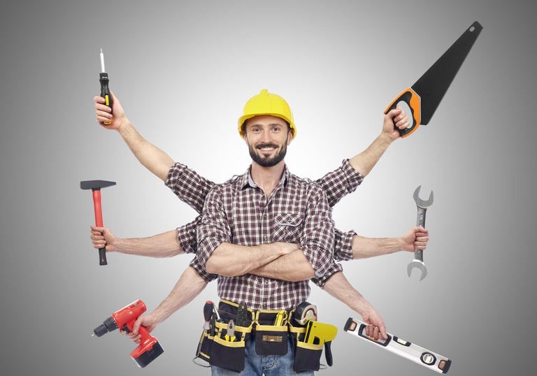 Servicii de mentenanță tehnică și facility management pentru parcuri industriale și clădiri de birouri.