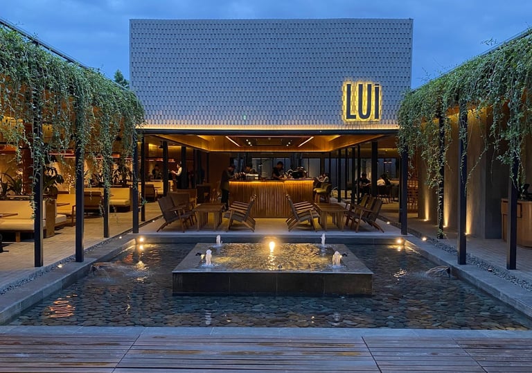 Lui bandung with fountain area