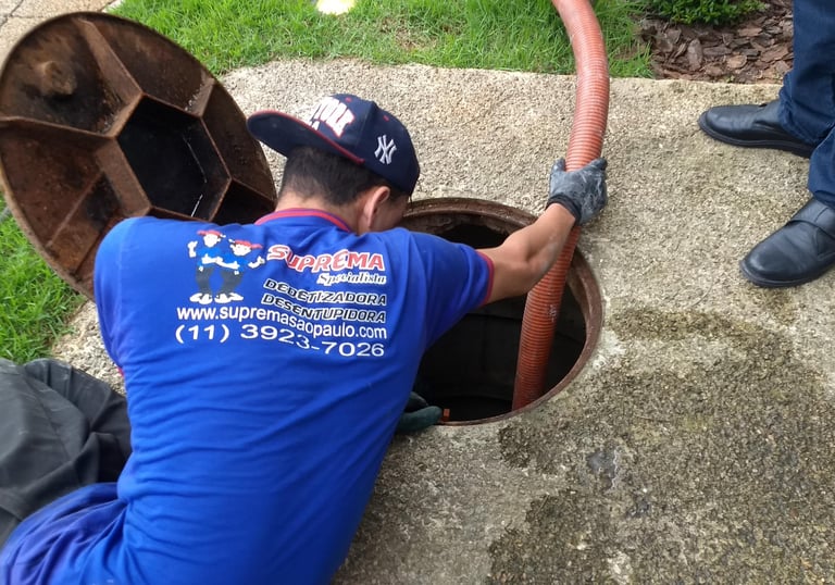sucção de caixa de esgoto