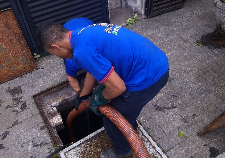 Sucção de Caixa de Esgoto