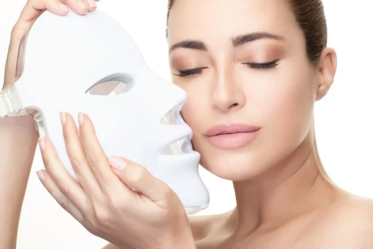 Michael Lancini Massaggi: trattamento viso con LED Mask per migliorare l'elasticità della pelle