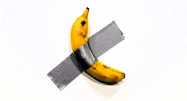 a banana peeler with a banana peeler on it