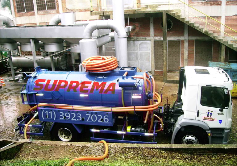 caminhão de sucção e hidrojateamento