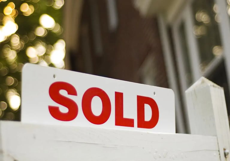 Sold sign in front of a home symbolizing fast real estate closings with DayOne Private Capital